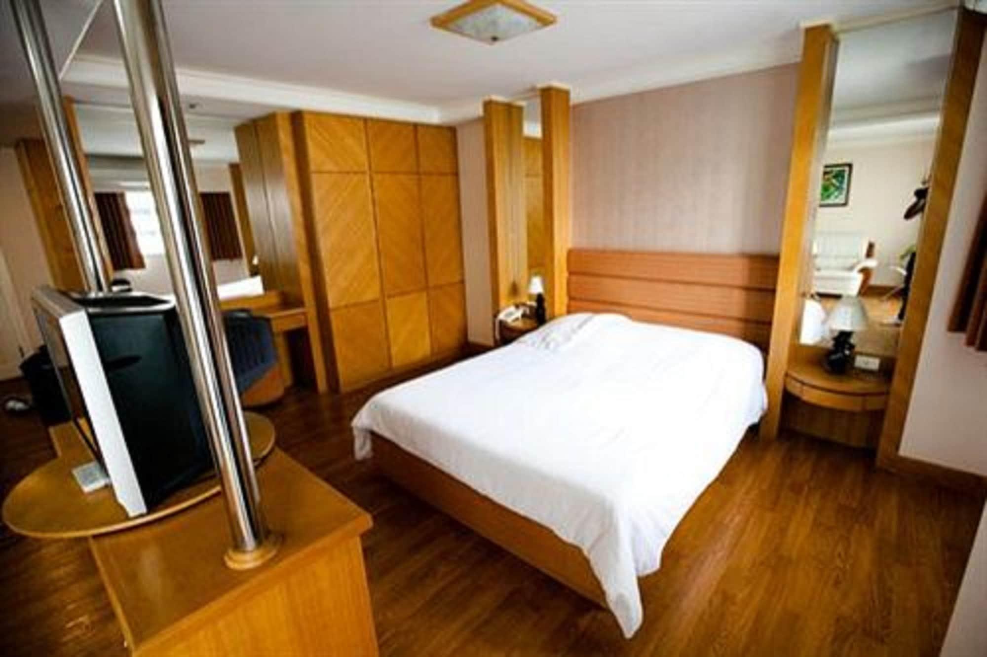 Roseate Ratchada Aparthotel Bangkok Kültér fotó